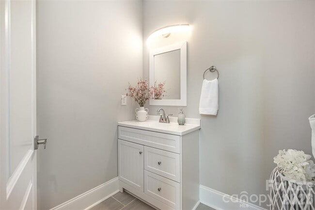 Building Photo - 8418 Knollwood Cir