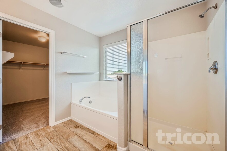 Building Photo - 1098 E Kelsi Ave