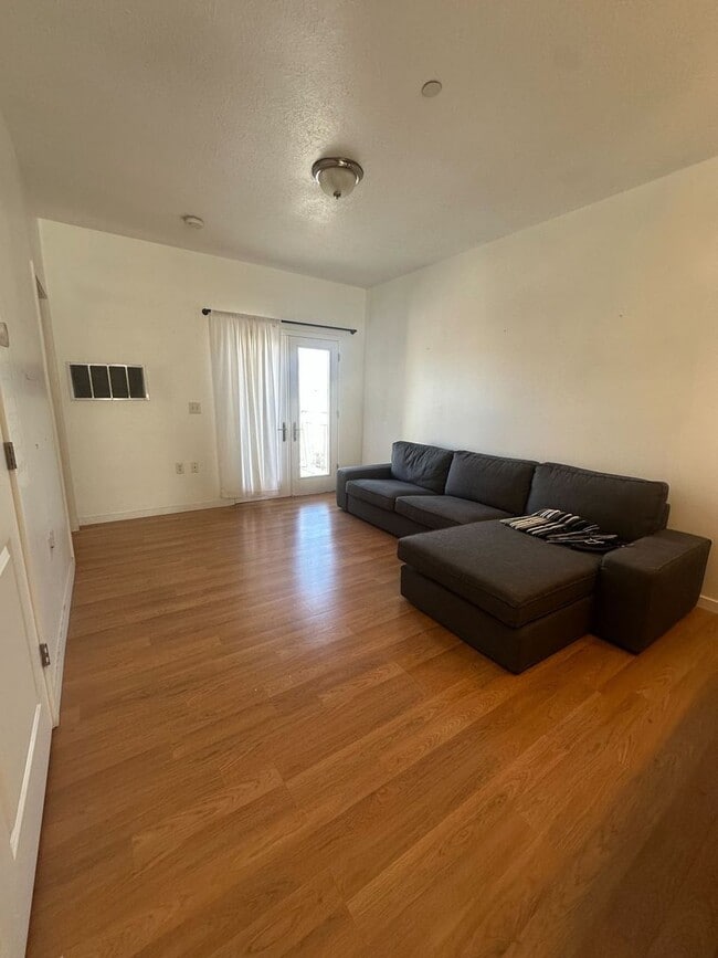 Building Photo - Beautiful 2BR Condo in Gated Community Near TRAX