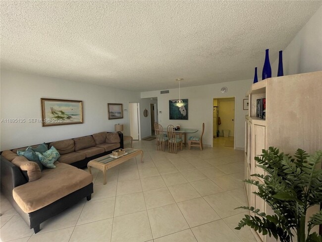 Building Photo - 3505 S Ocean Dr