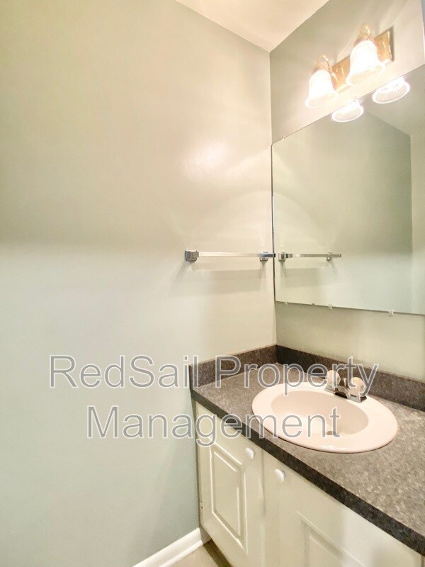 Building Photo - 1058 Willow Green Dr
