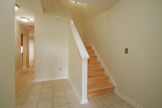 Building Photo - 2411 Avonlea Ln