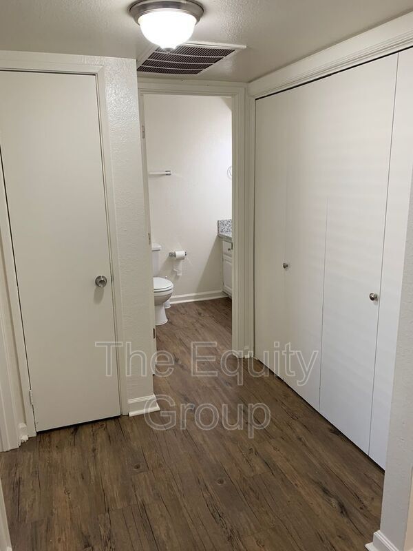 Building Photo - 3906 W Meadow Ave