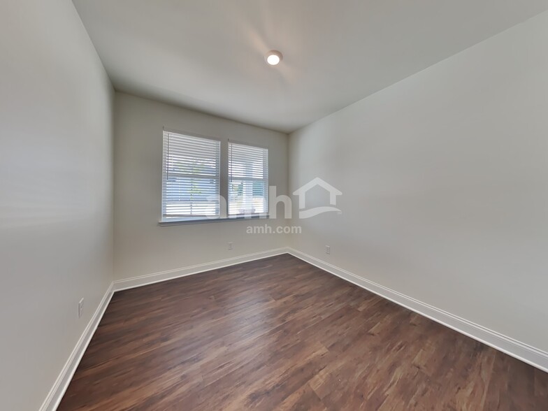 Building Photo - 1524 Soapstone Rd