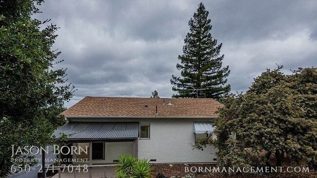 Building Photo - 966 Lakeview Way