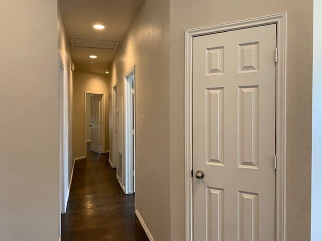 Building Photo - Townhome for rent