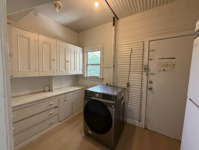 Building Photo - Lake Merrit Rental