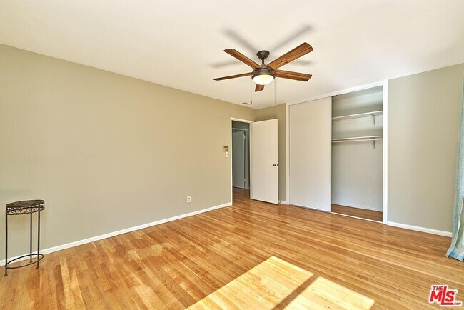 Building Photo - 429 S Orange Dr