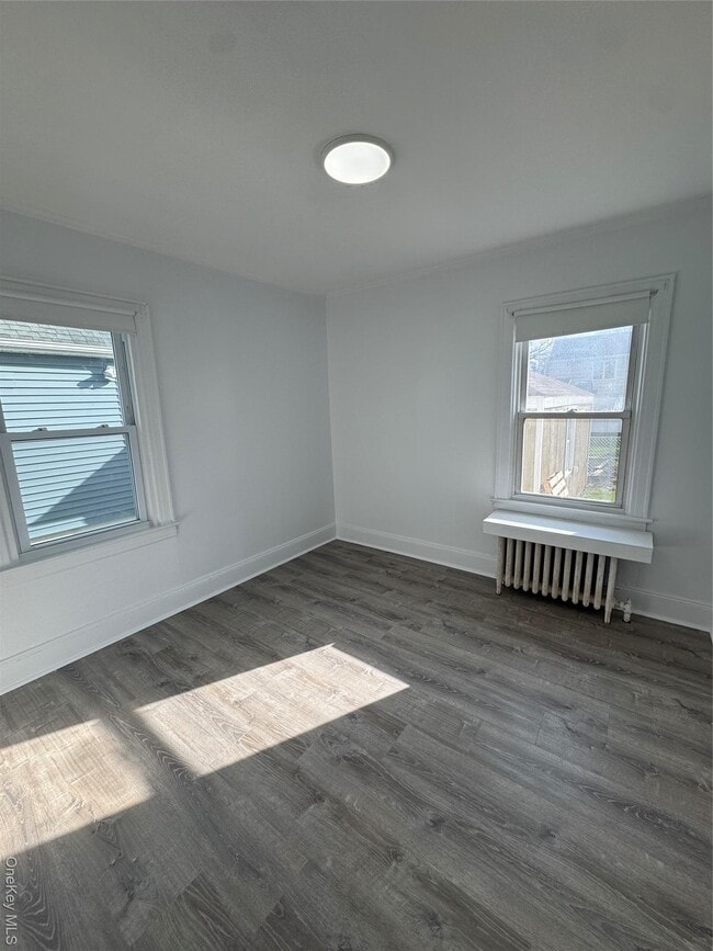 Building Photo - 10 Dorothy Ct