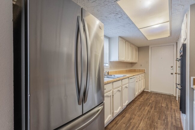 Building Photo - 6015 Knotty Post Ln