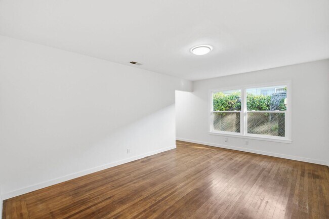 Building Photo - 541 Jackson Ave