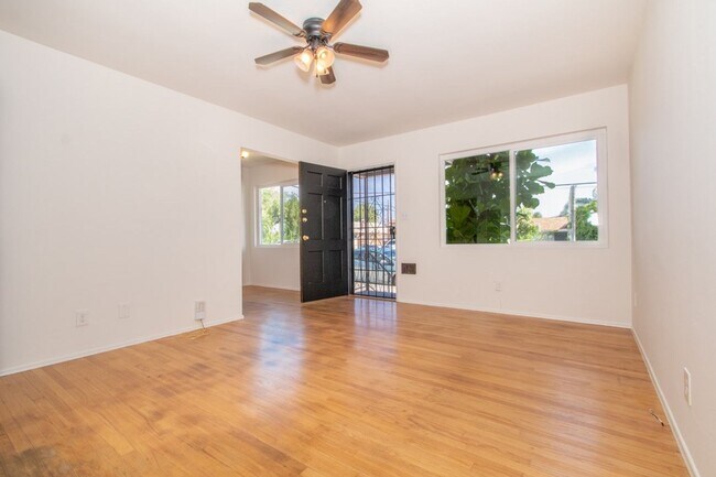 Building Photo - Charming 1 Bedroom / 1 Bath Apartment in Kensington Neighborhood w/ Garage - VACANT FOR VIEWING!