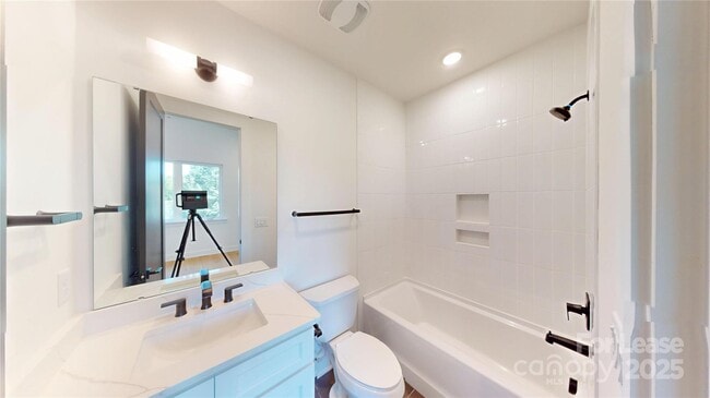 Building Photo - 156 Mattoon St