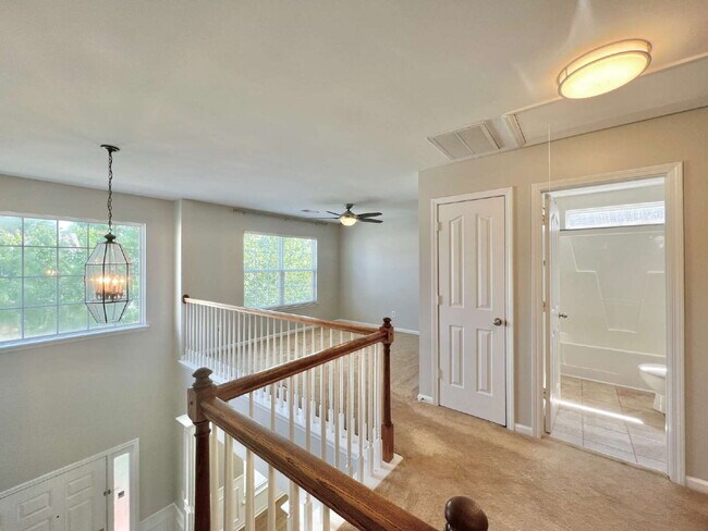Building Photo - SPACIOUS 3 BEDROOMS!