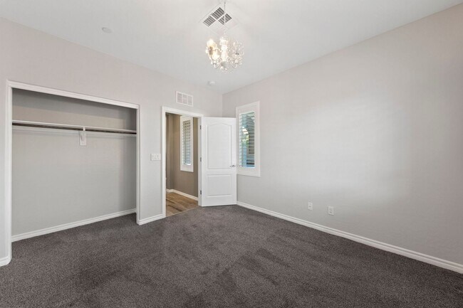 Building Photo - Luxury Living in Henderson's Tuscany: Spacious 4 Bedroom Home with Expansive Yard & More!