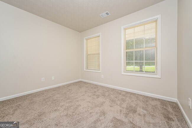 Building Photo - 55 Manderly Way