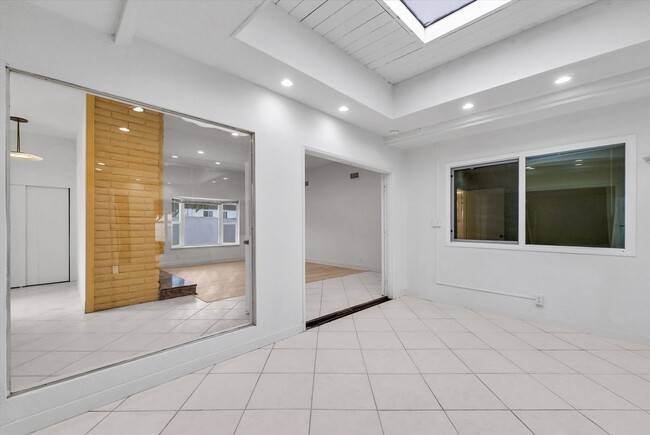 Building Photo - "Rare Single-Story Remodel: Modern 3BR End-Unit in University Park