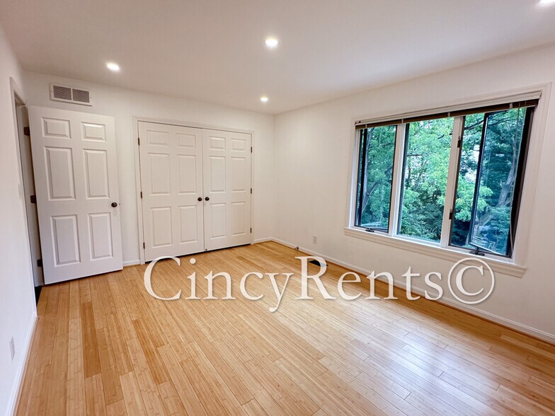 Building Photo - 7716 Creekwood Ln