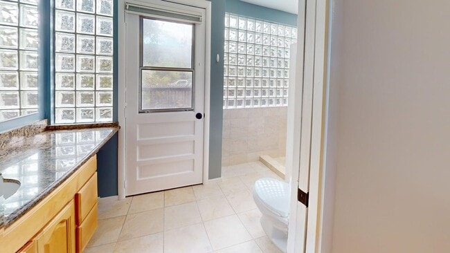 Building Photo - Sunny Greenbrae Single-Level with Pool + K...