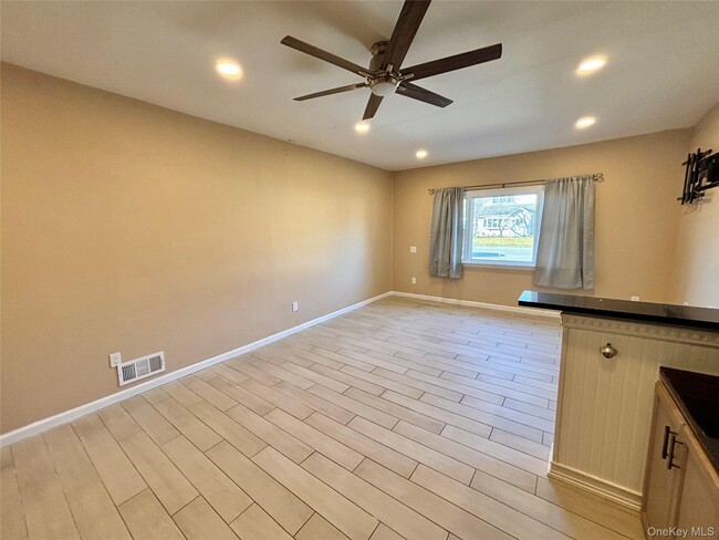 Building Photo - 158 Noel Dr