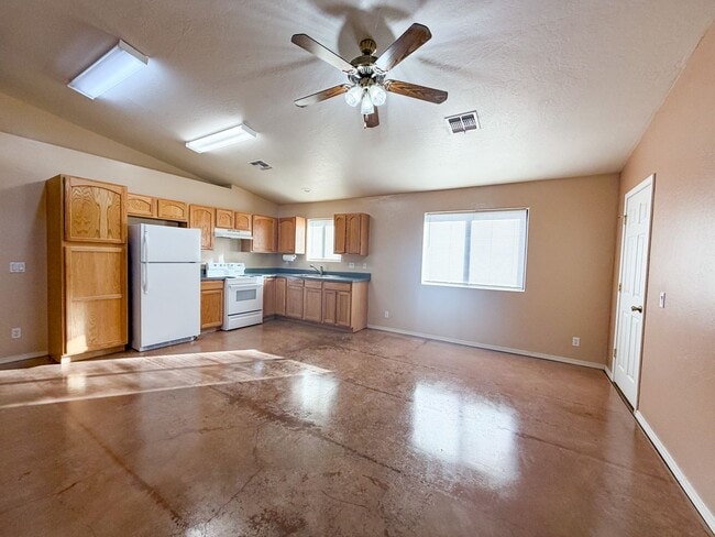 Building Photo - DUPLEX APARTMENT - RIMROCK/LAKE MONTEZUMA