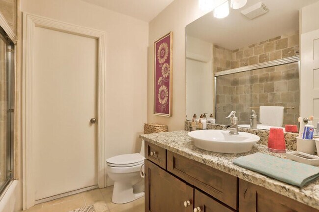 Building Photo - 835 Canary Walk