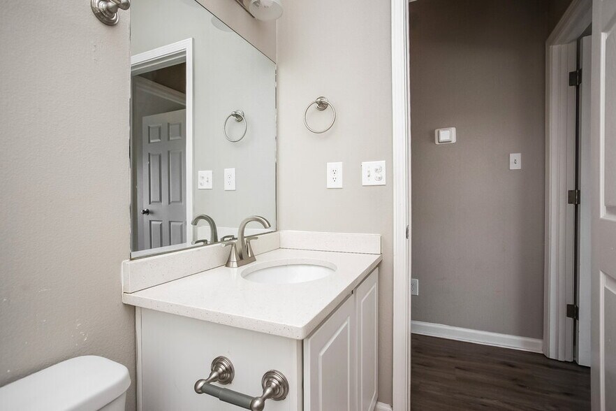 Building Photo - 9864 White Poplar Dr