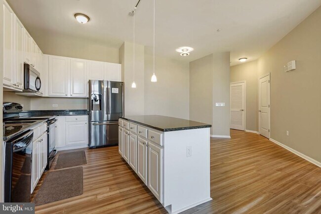 Building Photo - 2720 S Arlington Mill Dr