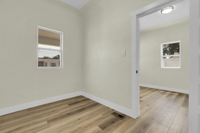 Building Photo - $2,295 - 2 Bed, 1 Bath Newly Renovated Hom...