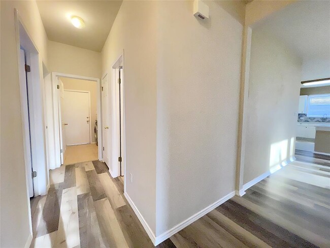 Building Photo - 2219 Speidel Dr