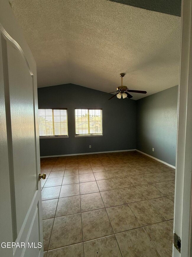 Building Photo - 14157 Tierra Delfin Dr