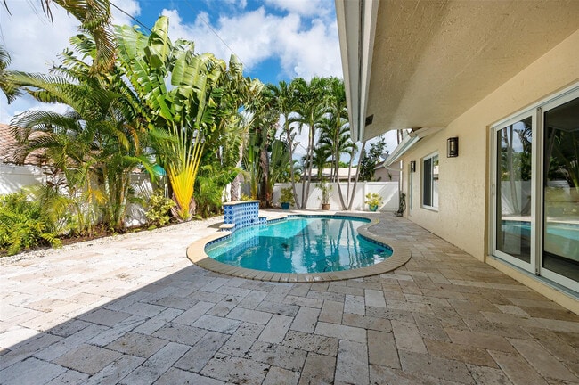 Building Photo - 7641 W Country Club Blvd