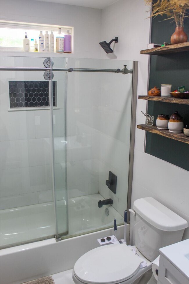 Building Photo - Renovated 3-Bedroom Single-Story Home with...