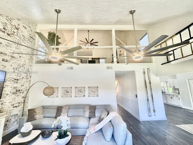 Building Photo - 4700 Regina Dr