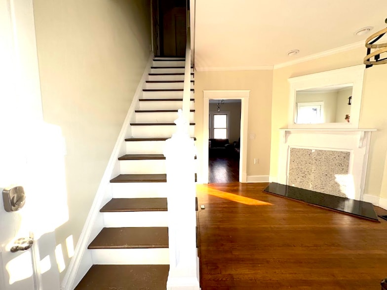 Building Photo - 1233 E Center St