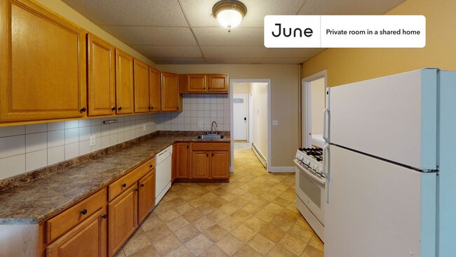 Building Photo - Private bedroom in 3 bed/1 bath Home