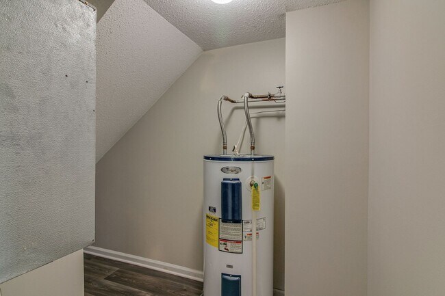 Building Photo - 1244 Parkway Pl