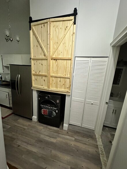 Building Photo - 57 Ten Broeck St