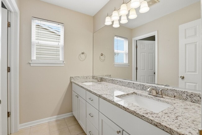 Building Photo - 2647 Pecos Cir