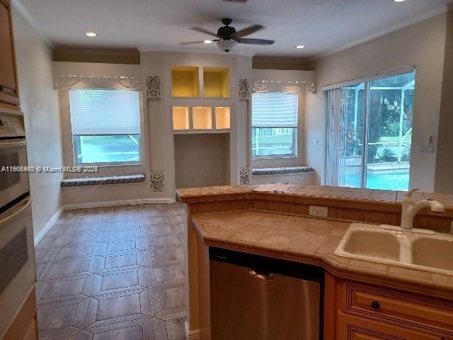 Building Photo - 6539 Stonehurst Cir