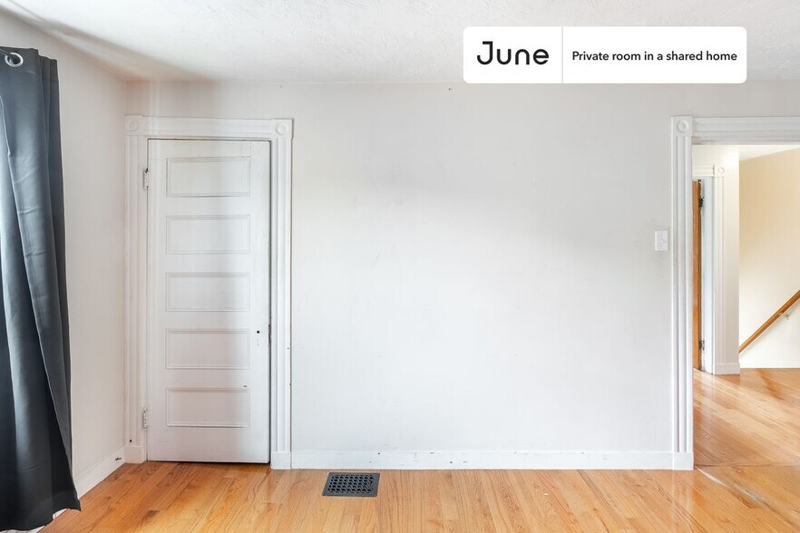 Building Photo - Room in Shared 6 bed/1.5 bath home