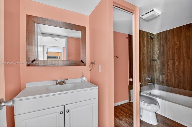 Building Photo - 2913 SW 22nd Cir