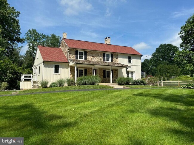 Building Photo - 553 Worthington Rd