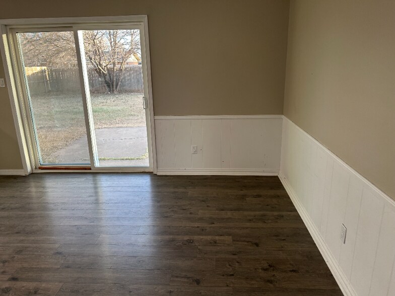 Building Photo - 5507 Floyd Ave