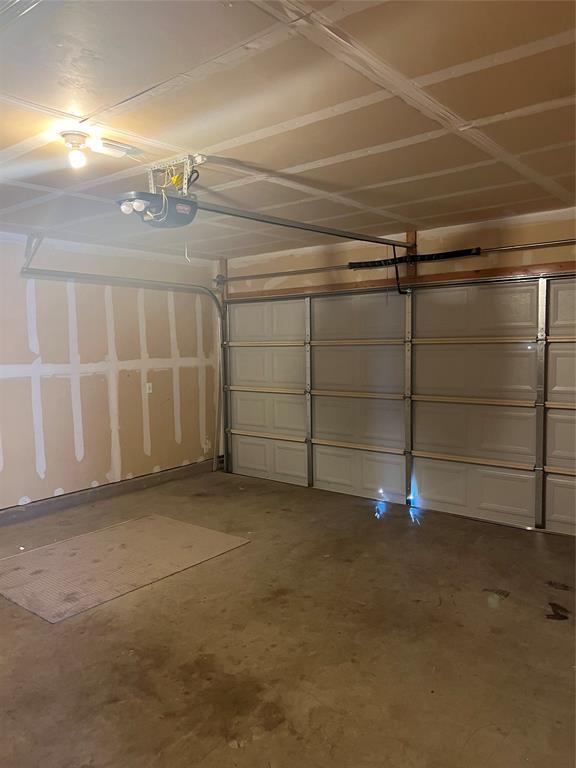 Building Photo - 1901 Golden Sunrise Ln