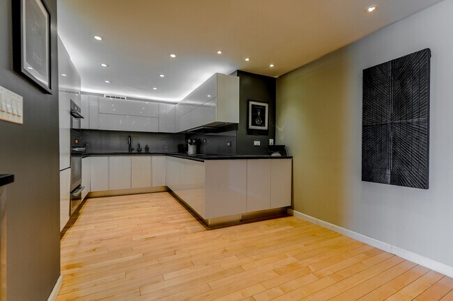 Building Photo - 1212 N Lake Shore Dr