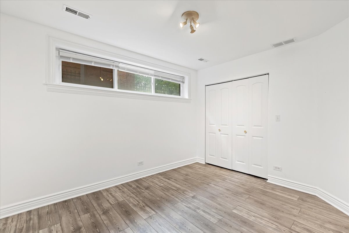 Building Photo - 2018 W Chase Ave