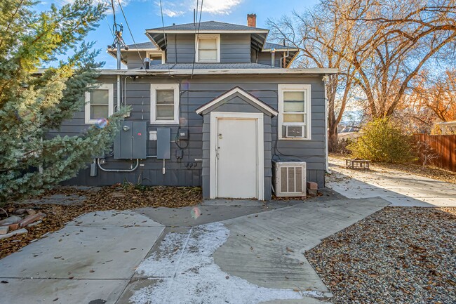 Building Photo - Renovated Upstairs 4-Bedroom, 2-Bath Apart...