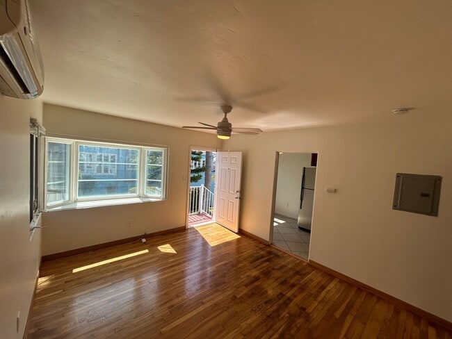 Building Photo - Updated Cottage in Banker's Hill