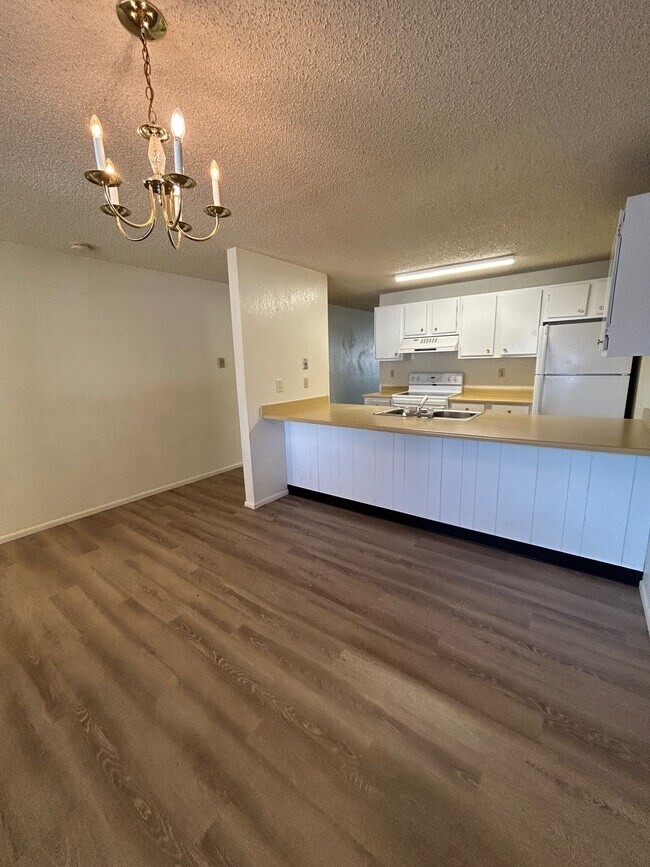 Building Photo - 2147 Marigold St